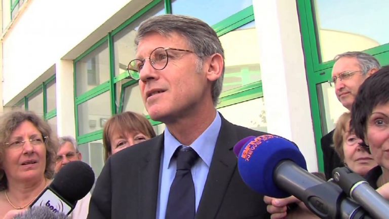 Vincent Peillon en visite à Mantes-la-Jolie