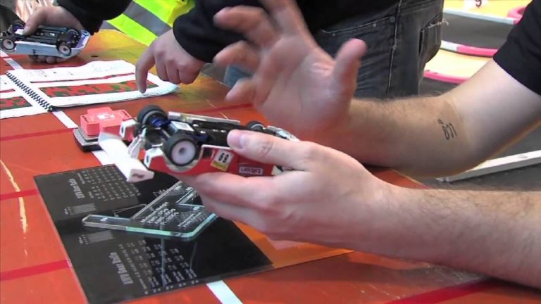 Une coupe du monde de bolides miniatures à Vélizy