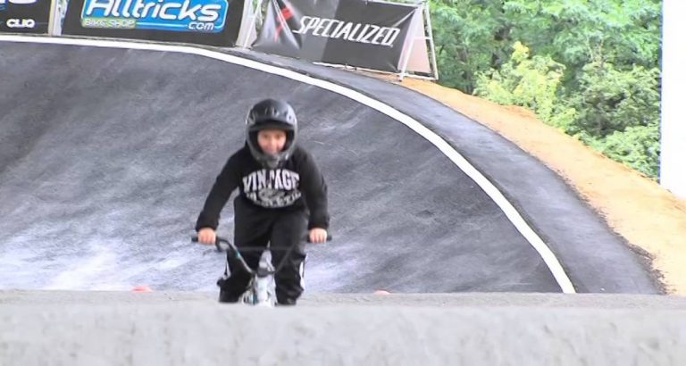 Baptême de BMX pour les enfants du Secours Populaire