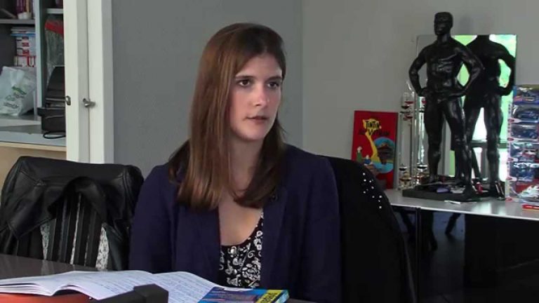 Coline se prépare pour passer le bac