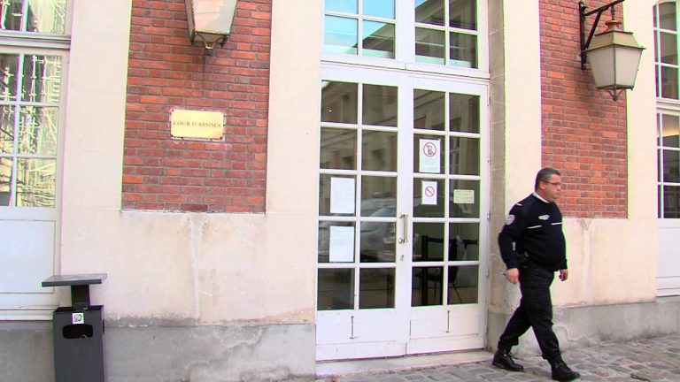 A Versailles : un ancien pompier volontaire jugé pour le meurtre de son enfant