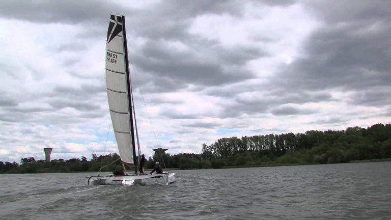Tour de France à la voile : le skipper Vincent Riou teste son nouveau bateau