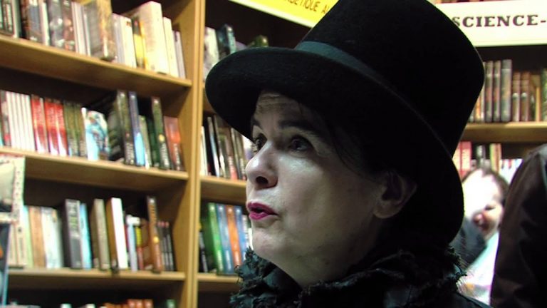 Littérature : Amélie Nothomb était en dédicace à Elancourt