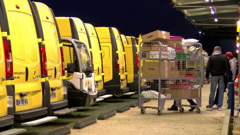 Noël : rush des derniers jours pour La Poste