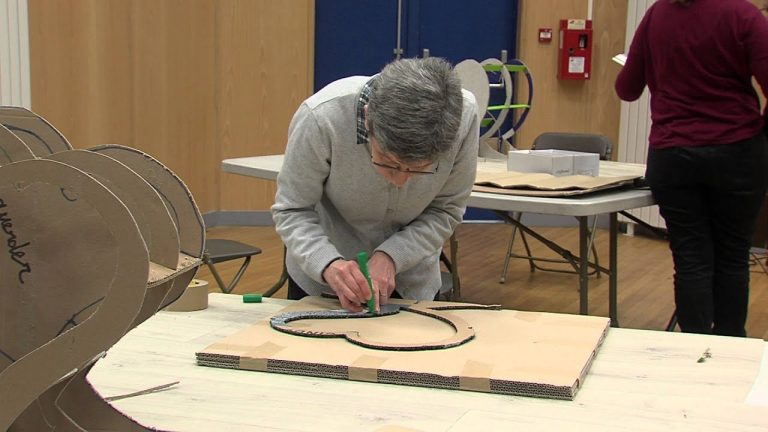 Ecologie : un atelier pour créer son mobilier en carton