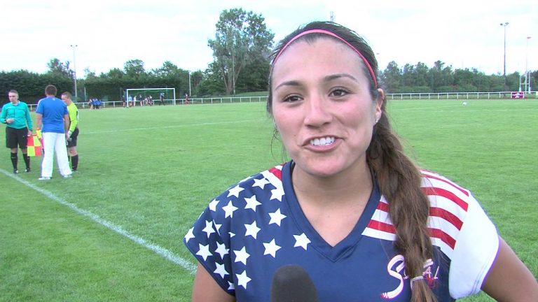 Football : les joueuses américaines en démonstration à Elancourt