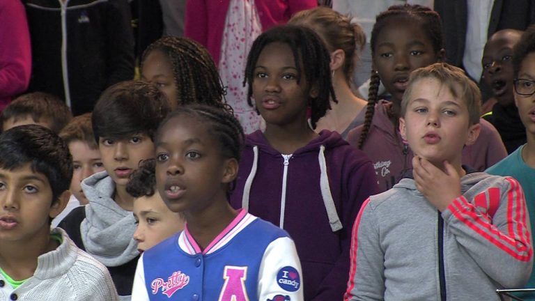 Education : 244 enfants sur scène avec des artistes