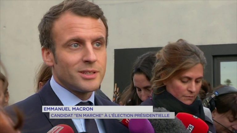 &lsquo;En Marche&rsquo; : Emmanuel Macron vient séduire l&rsquo;électorat des quartiers aux Mureaux