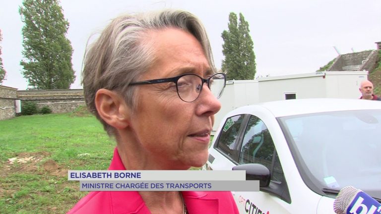 Versailles : la ministre des transports en visite à Vedecom