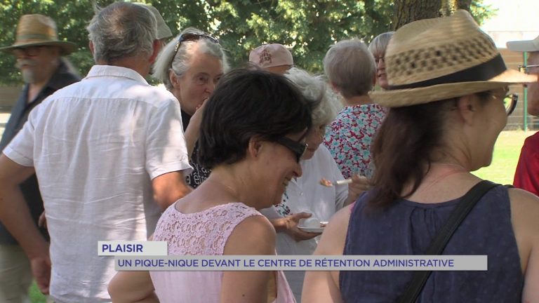 Plaisir : un pique-nique devant le centre de rétention administrative