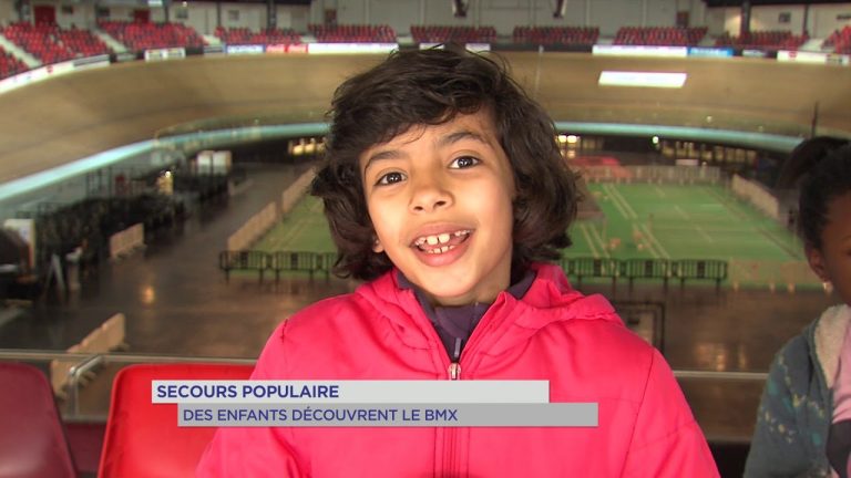 Secours populaire : des enfants découvrent le BMX