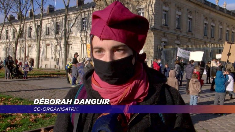 Yvelines | À Versailles, ils manifestent pour le droit à l’instruction à domicile