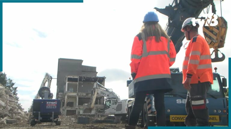Le Moulin de Saint-Cyr construit en 1932 dans sa dernière phase de démolition