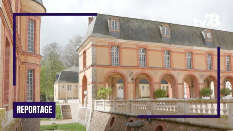 La grille d’honneur et les cours du Domaine de Dampierre-en-Yvelines rénovées
